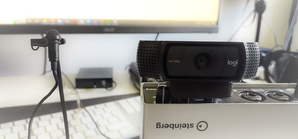 USB-Mikrofon (Webcam) und Lavaliermikrofon an der Soundkarte (3,5mm Klinke)
